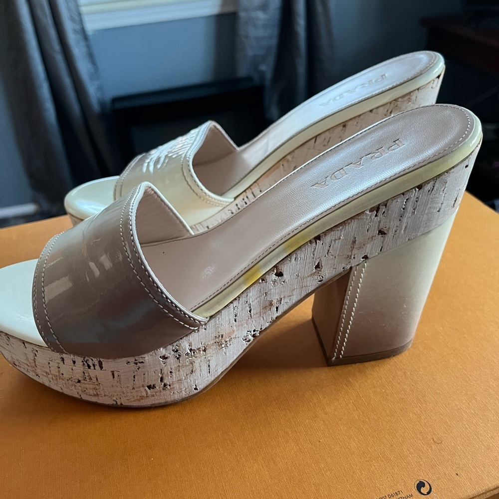 PRADA VERNICE WEDGES PATTERN LEATHER AND CORK